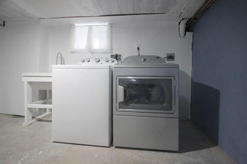 4472 Second Avenue, Niagara Falls, ON - Indoor Photo Showing Laundry Room