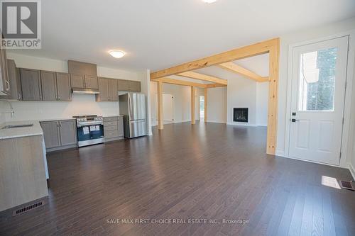 1005 Kingsridge Court, Huntsville, ON - Indoor Photo Showing Kitchen