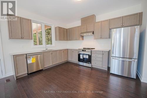 1005 Kingsridge Court, Huntsville, ON - Indoor Photo Showing Kitchen