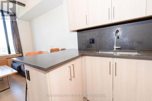 707 - 145 Columbia Street W, Waterloo, ON - Indoor Photo Showing Kitchen