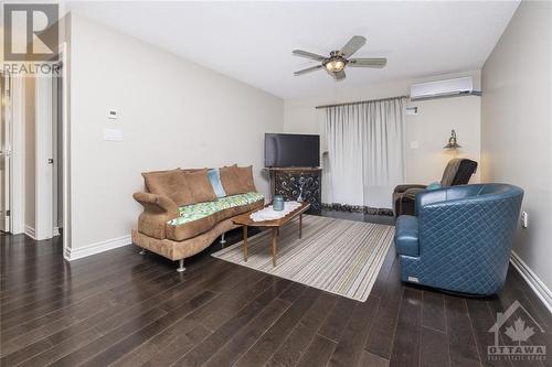 141 Potts Private Unit#309, Ottawa, ON - Indoor Photo Showing Living Room