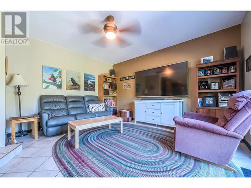 10112 Beavis Place, Summerland, BC - Indoor Photo Showing Living Room