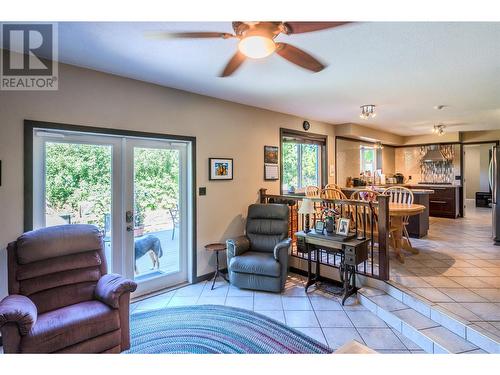 10112 Beavis Place, Summerland, BC - Indoor Photo Showing Living Room