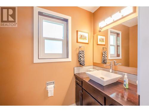 10112 Beavis Place, Summerland, BC - Indoor Photo Showing Bathroom