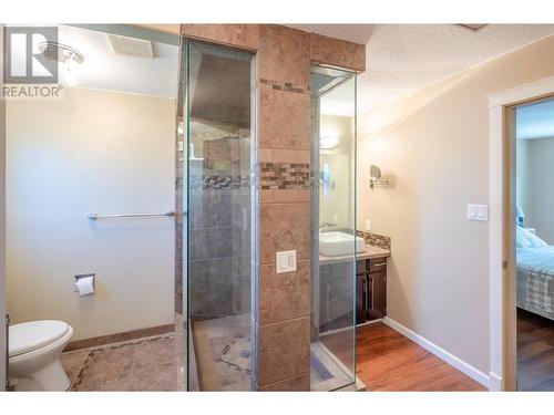 10112 Beavis Place, Summerland, BC - Indoor Photo Showing Bathroom