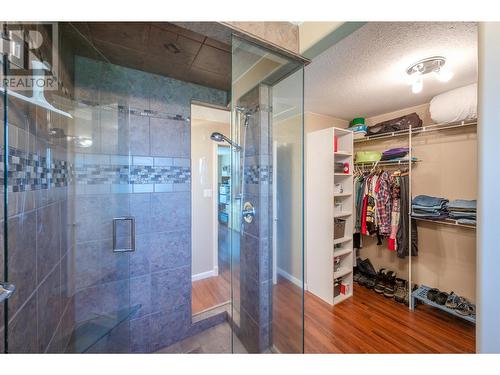 10112 Beavis Place, Summerland, BC - Indoor Photo Showing Bathroom