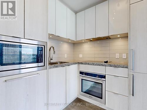 2609 - 115 Blue Jays Way, Toronto (Waterfront Communities), ON - Indoor Photo Showing Kitchen With Upgraded Kitchen