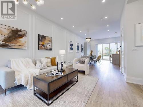 841 Clark Avenue W, Vaughan, ON - Indoor Photo Showing Living Room