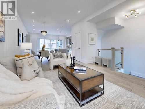 841 Clark Avenue W, Vaughan, ON - Indoor Photo Showing Living Room