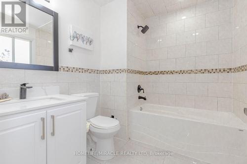 44 Leatherhead Court, Brampton, ON - Indoor Photo Showing Bathroom