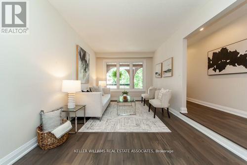 4281 Creeks End, Mississauga, ON - Indoor Photo Showing Living Room