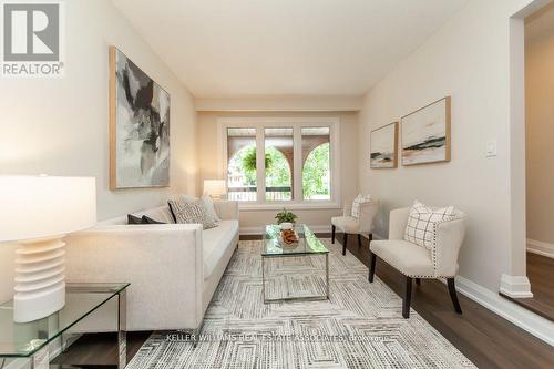 4281 Creeks End, Mississauga, ON - Indoor Photo Showing Living Room