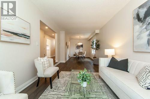 4281 Creeks End, Mississauga, ON - Indoor Photo Showing Living Room