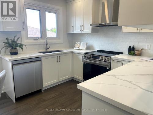 4281 Creeks End, Mississauga, ON - Indoor Photo Showing Kitchen With Double Sink