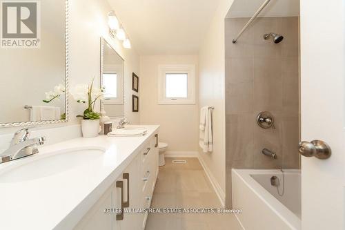 4281 Creeks End, Mississauga, ON - Indoor Photo Showing Bathroom