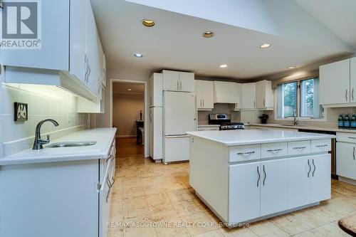 431 Pomona Avenue, Burlington (Roseland), ON - Indoor Photo Showing Kitchen