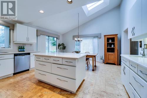 431 Pomona Avenue, Burlington (Roseland), ON - Indoor Photo Showing Kitchen