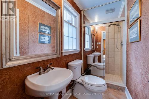 431 Pomona Avenue, Burlington (Roseland), ON - Indoor Photo Showing Bathroom