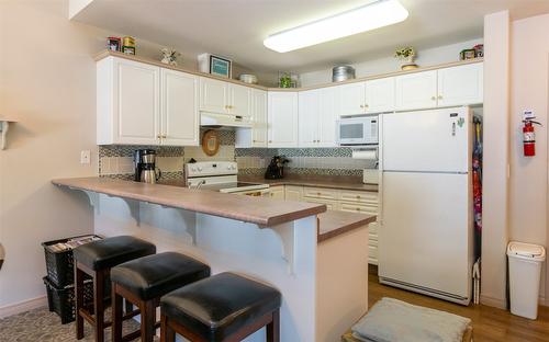 318-1002 Riverside Avenue, Sicamous, BC - Indoor Photo Showing Kitchen