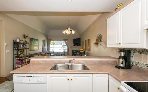 318-1002 Riverside Avenue, Sicamous, BC - Indoor Photo Showing Kitchen With Double Sink