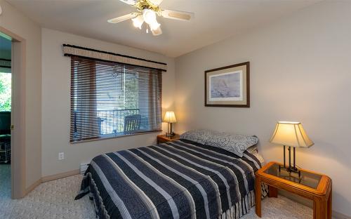 318-1002 Riverside Avenue, Sicamous, BC - Indoor Photo Showing Bedroom