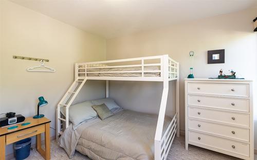 318-1002 Riverside Avenue, Sicamous, BC - Indoor Photo Showing Bedroom