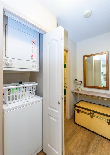 318-1002 Riverside Avenue, Sicamous, BC - Indoor Photo Showing Laundry Room