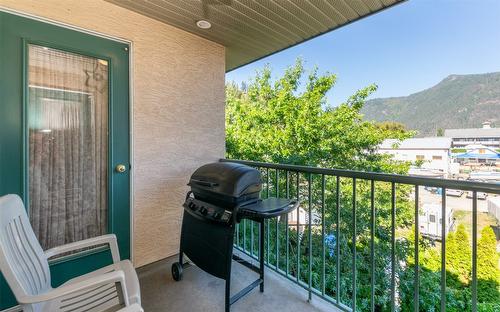 318-1002 Riverside Avenue, Sicamous, BC - Outdoor With Balcony With Exterior