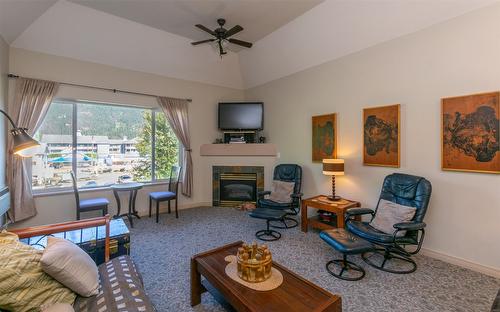 318-1002 Riverside Avenue, Sicamous, BC - Indoor Photo Showing Living Room With Fireplace