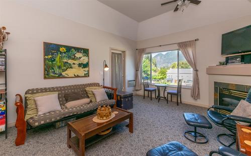 318-1002 Riverside Avenue, Sicamous, BC - Indoor Photo Showing Living Room With Fireplace