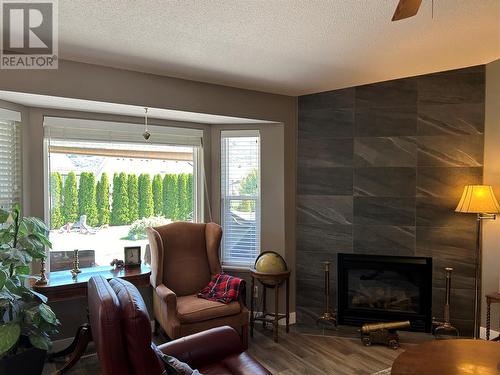 324 3 Street, Vernon, BC - Indoor Photo Showing Living Room With Fireplace