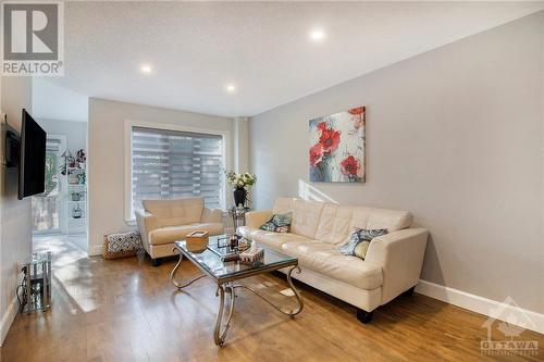 2009 Bergamot Circle, Ottawa, ON - Indoor Photo Showing Living Room