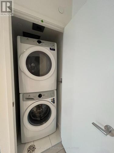 1711 - 2033 Kennedy Road, Toronto (Agincourt South-Malvern West), ON - Indoor Photo Showing Laundry Room