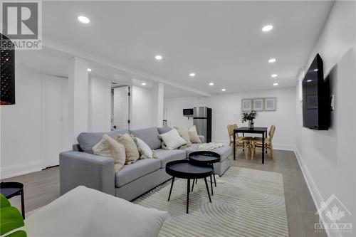 305 Olmstead Street, Ottawa, ON - Indoor Photo Showing Living Room