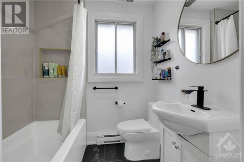 305 Olmstead Street, Ottawa, ON - Indoor Photo Showing Bathroom