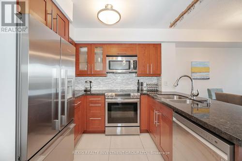 708 - 1070 Sheppard Avenue W, Toronto (York University Heights), ON - Indoor Photo Showing Kitchen With Double Sink With Upgraded Kitchen