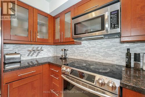 708 - 1070 Sheppard Avenue W, Toronto (York University Heights), ON - Indoor Photo Showing Kitchen