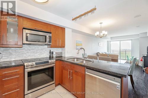 708 - 1070 Sheppard Avenue W, Toronto, ON - Indoor Photo Showing Kitchen With Double Sink