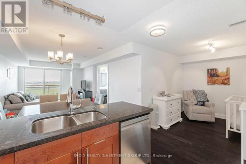 708 - 1070 Sheppard Avenue W, Toronto, ON - Indoor Photo Showing Kitchen With Double Sink