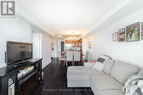 708 - 1070 Sheppard Avenue W, Toronto (York University Heights), ON - Indoor Photo Showing Living Room