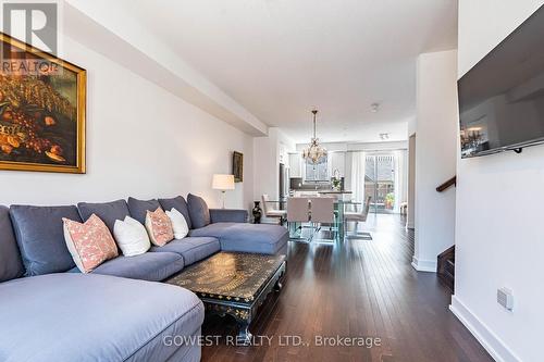 396 Belcourt Common, Oakville, ON - Indoor Photo Showing Living Room