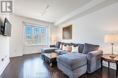 396 Belcourt Common, Oakville, ON - Indoor Photo Showing Living Room