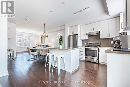 396 Belcourt Common, Oakville, ON - Indoor Photo Showing Kitchen With Upgraded Kitchen