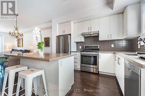 396 Belcourt Common, Oakville, ON - Indoor Photo Showing Kitchen