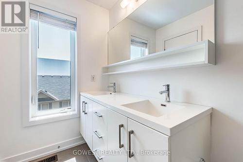 396 Belcourt Common, Oakville, ON - Indoor Photo Showing Bathroom