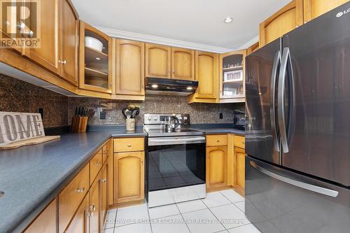 121 Dairy Drive, Halton Hills (Acton), ON - Indoor Photo Showing Kitchen