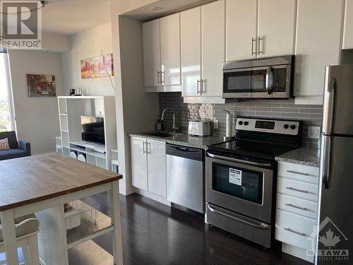 179 Metcalfe Street Unit#2008, Ottawa, ON - Indoor Photo Showing Kitchen With Stainless Steel Kitchen