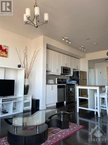 179 Metcalfe Street Unit#2008, Ottawa, ON - Indoor Photo Showing Kitchen