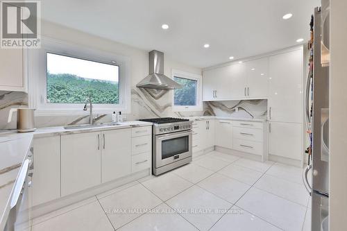 27 Arkendo Drive, Oakville, ON - Indoor Photo Showing Kitchen