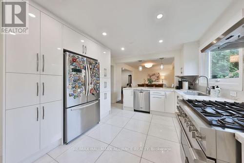 27 Arkendo Drive, Oakville (Eastlake), ON - Indoor Photo Showing Kitchen With Upgraded Kitchen